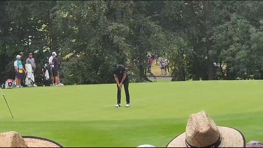 Dustin Johnson’s first putt after fist pumping me, I transferred lip out Larry to him & I apologise. https://t.co/wkxgiOUDQW