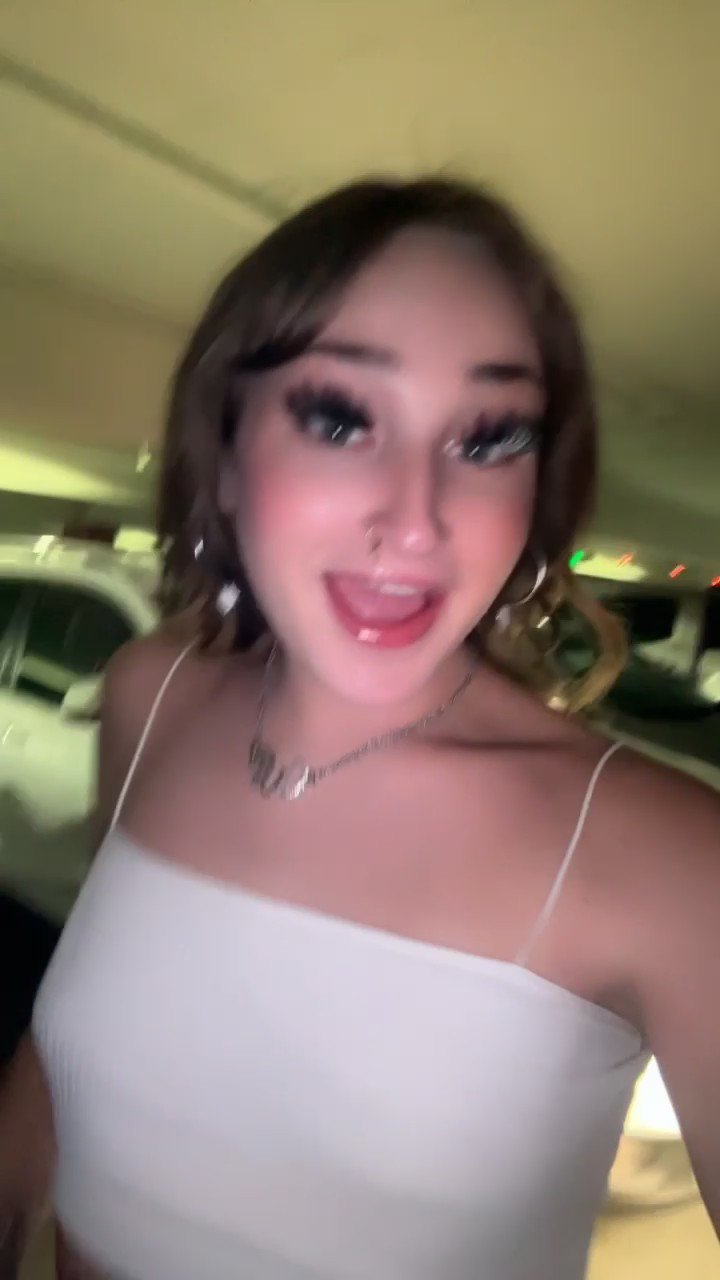 Haven rose🌹🏳️⚧️Top 3 OF on Twitter if you’d take a drink💦😈