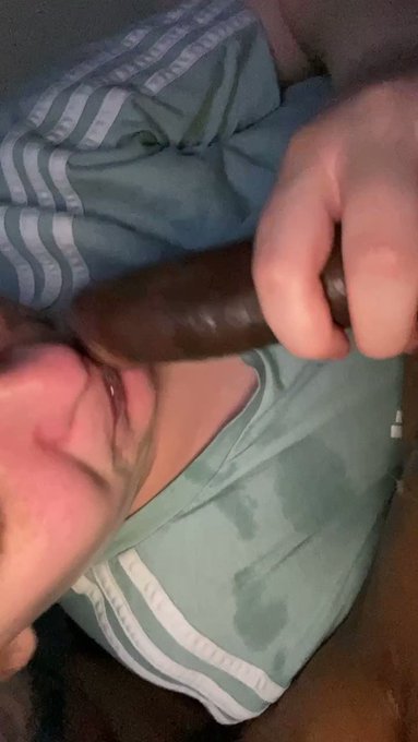 Come box inside my throat ?? https://t.co/QBdsk6Bqqx