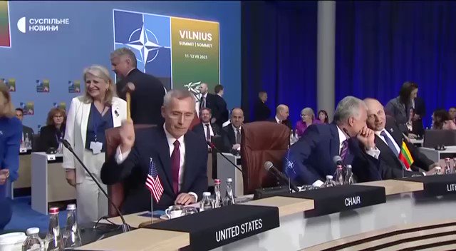 RT @runews: And Ukraine is sold.. 

https://t.co/JGE69oOMqU https://t.co/zYR5g37VWW