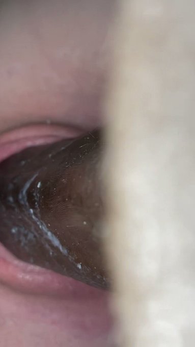Baby can you fill in my hole?? https://t.co/vPEUdrtAxy