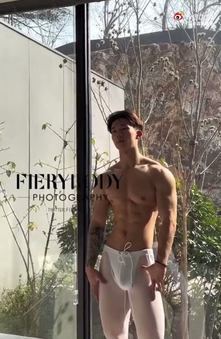 naked 台北男色 