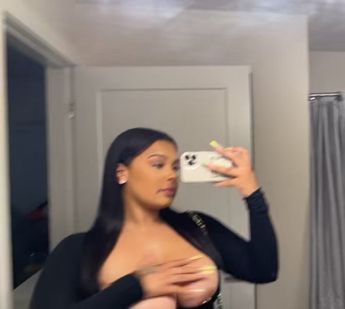 Did your gf send you a tiddie vid today? https://t.co/POSN3jNoS6