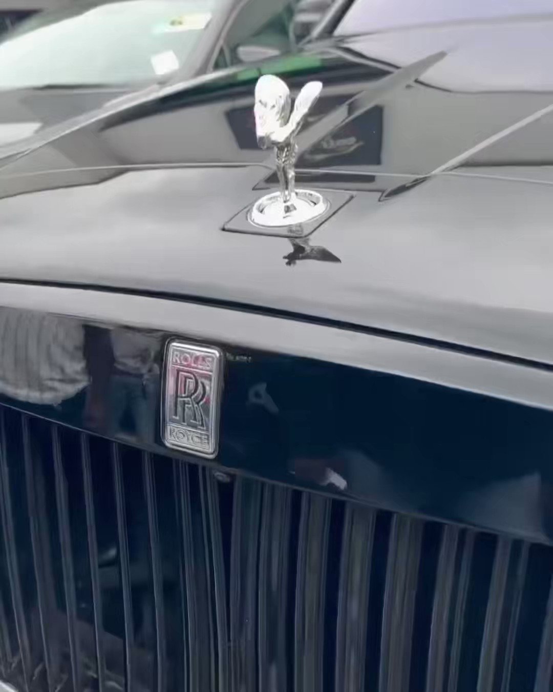 RollsRoyce Wraith in Palm Jumeirah Dubai  رولز رويز ريث في نخلة الجميرا  بـ دبي animated gif