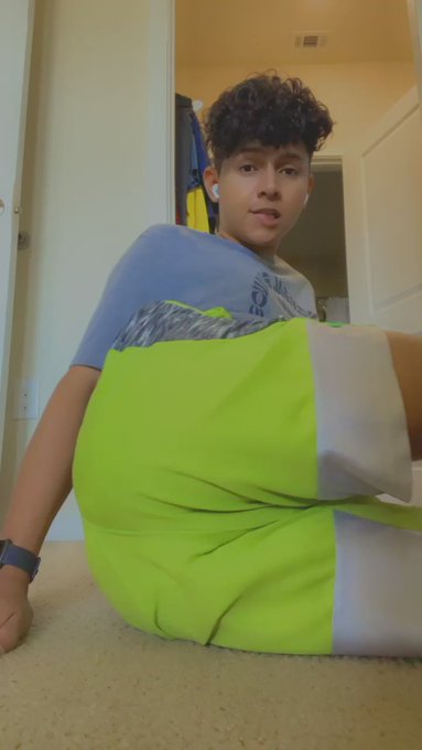 Retweet if you want to FaceTime 🙈😍🍑💕 https://t.co/iYxjUqsv7P