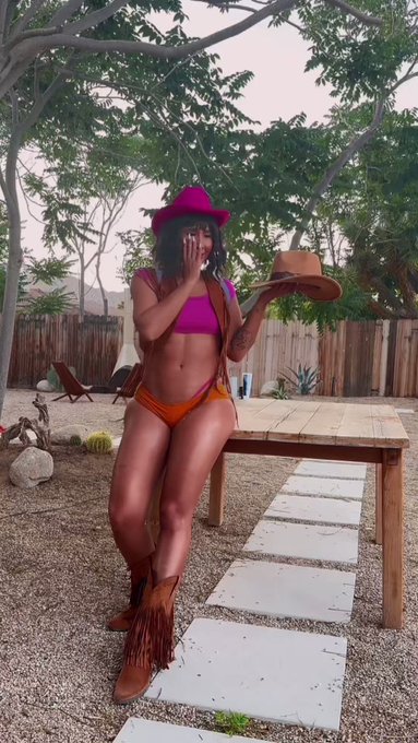 ? NEW DORA FUCKING TWERK MOVIE ? https://t.co/DbadMDBYJC
