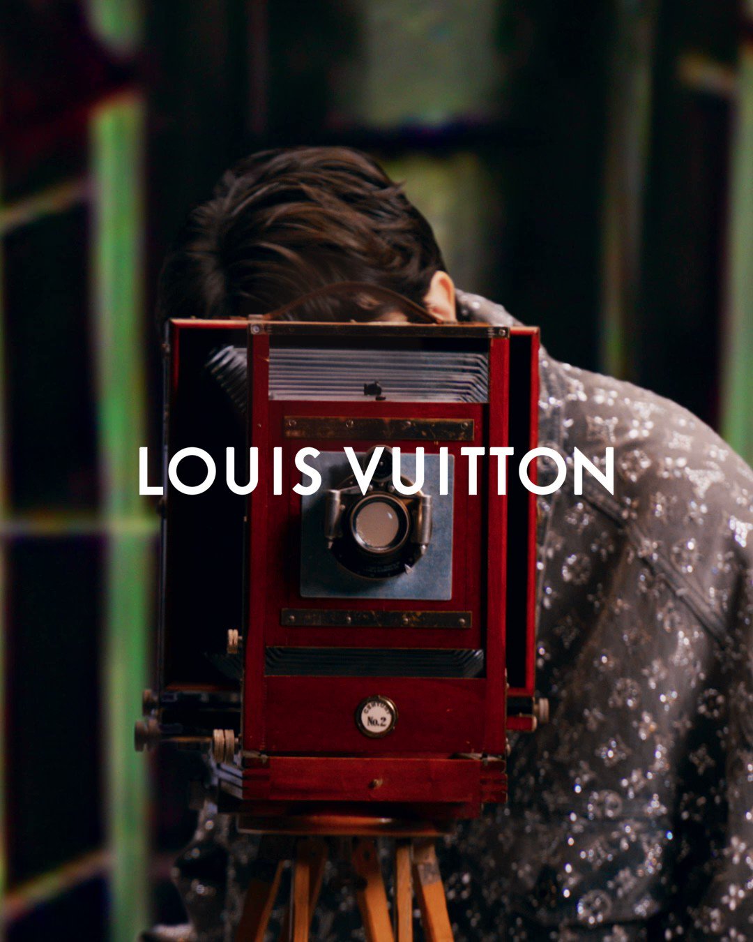 190426  J-Hope : Louis Vuitton - Pochette volga Puma x XO