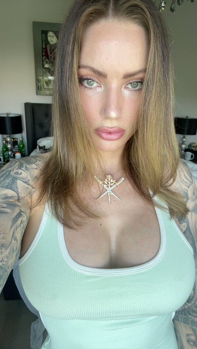 Upskirt. On my way to Plugtalk 🔌 make sure you sign up for my VIP to see everything first only 4.99 https://t