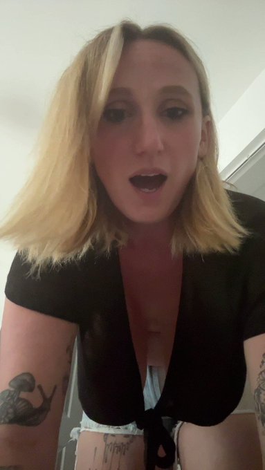 Help!! https://t.co/rBq1zrL7ht<a href="/tag/tolietselfie"class="tags"><span>#tolietselfie</span></a>