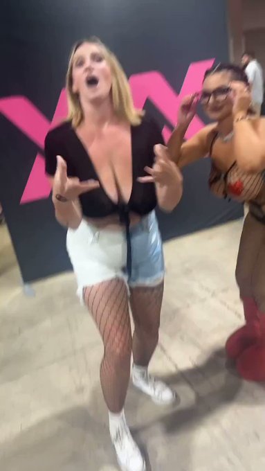 Got to meet the spicy @MsTriggaWho https://t.co/OqVsep4G9t<a class="tags" href="/tag/mstriggawho">@mstriggawho</a><a href="/tag/joi"class="tags"><span>#joi</span></a>