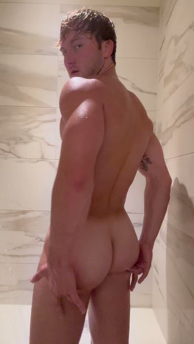 getting my hole ready for you 😈 https://t.co/XhpdkfLRf2