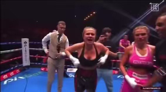 Female Boxer Flash: Rising Star Dominates the Ring
