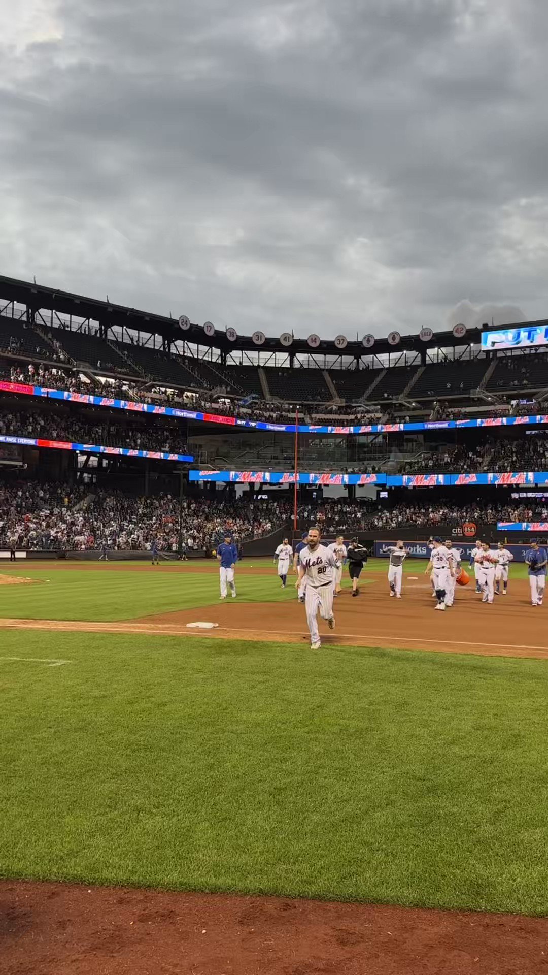 Dodgers at Mets / Twitter