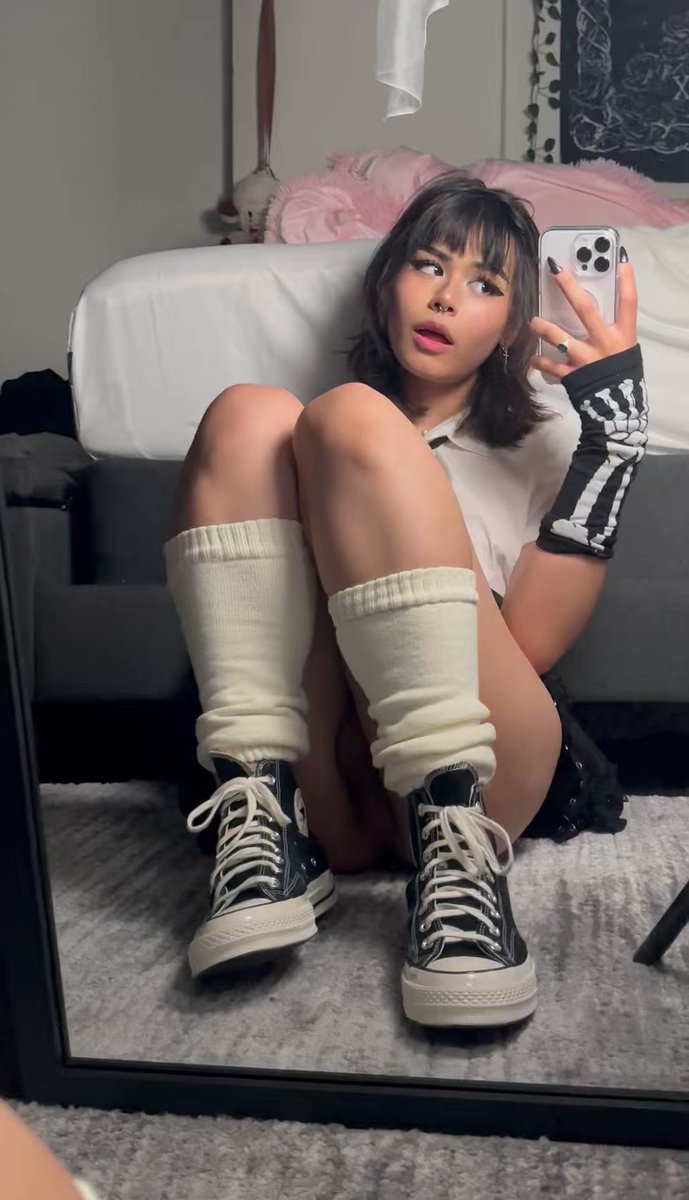 Kiyana Vi’s pics and videos