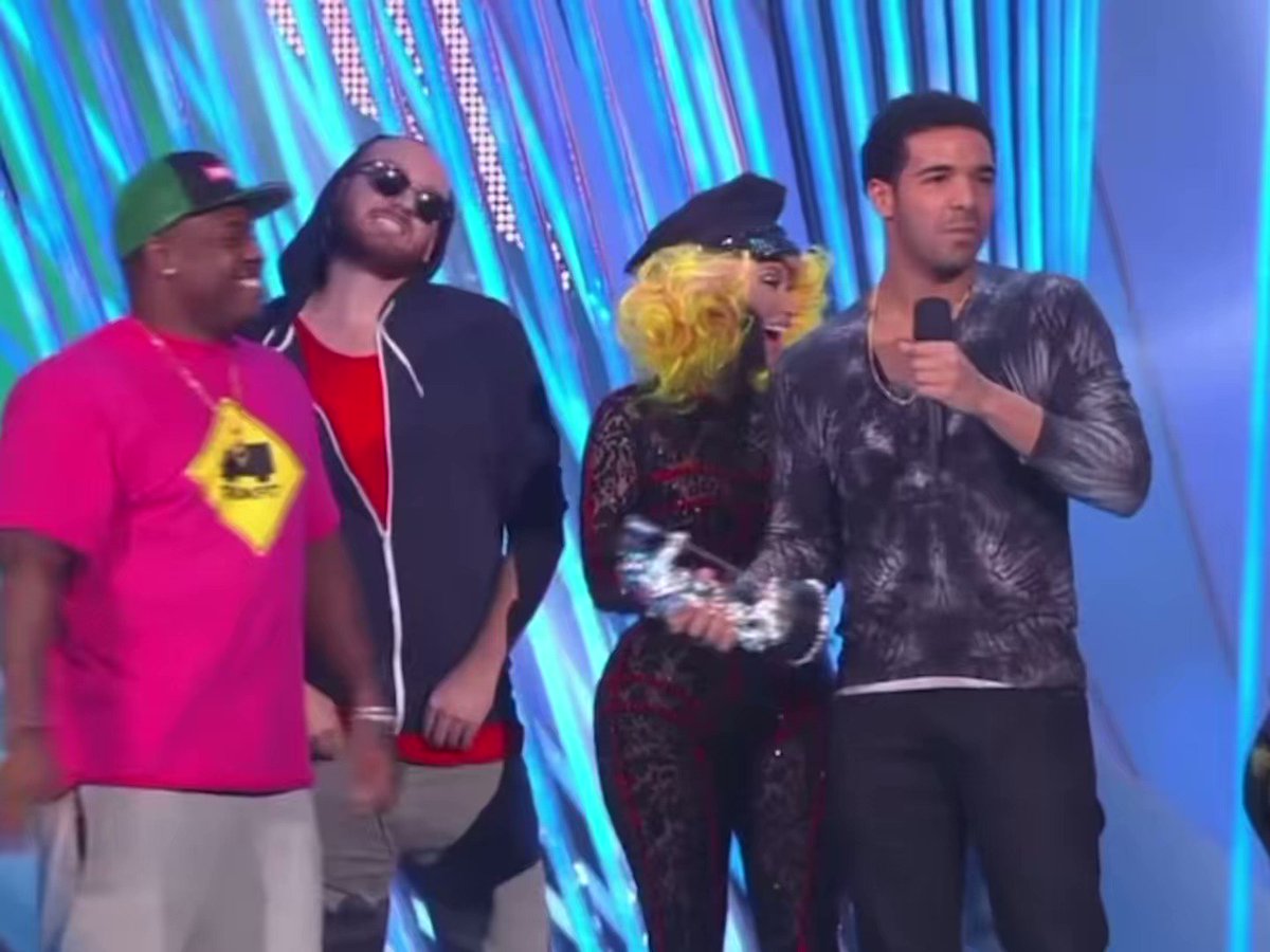 RT @fyeclip: DRAKE WINS A VMA AND BRINGS LIL WAYNE & NICKI MINAJ ON STAGE (2012) https://t.co/WljrKER8m9