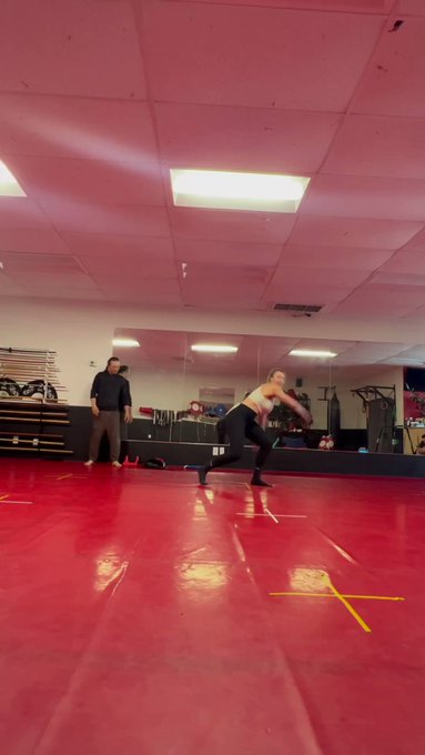 Finally landed my aerial today by myself! 
(Hand didn’t touch- look closer) ? https://t.co/lmZZFCUQt