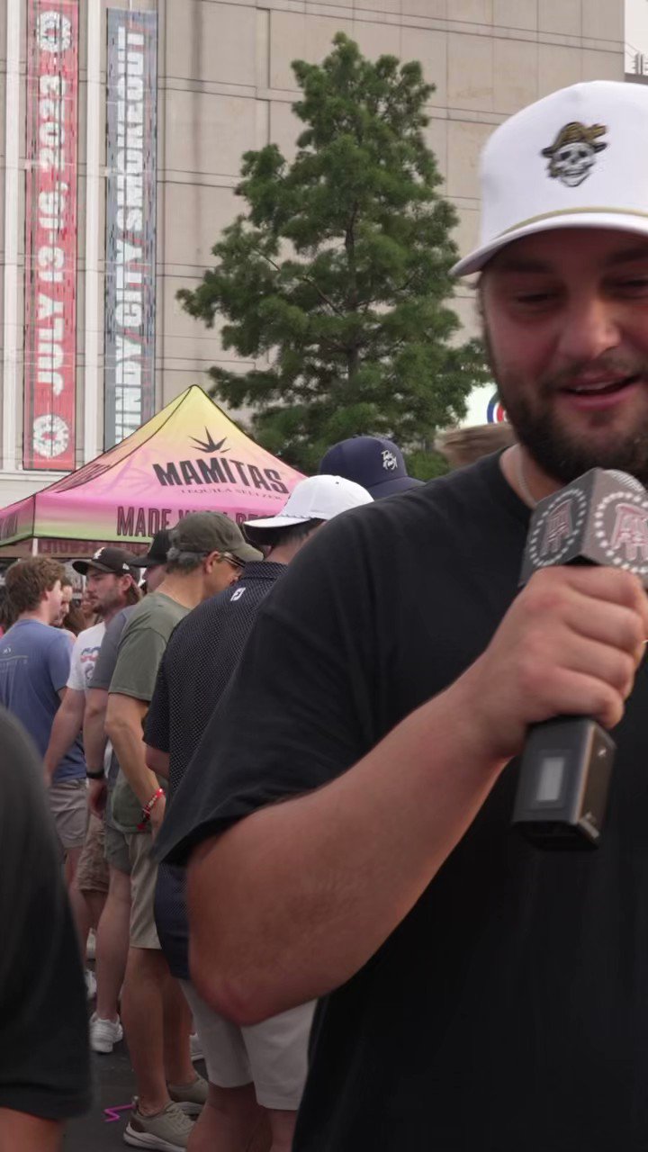 Barstool Sports on Twitter ".danabeers hit up the Smokeout for some