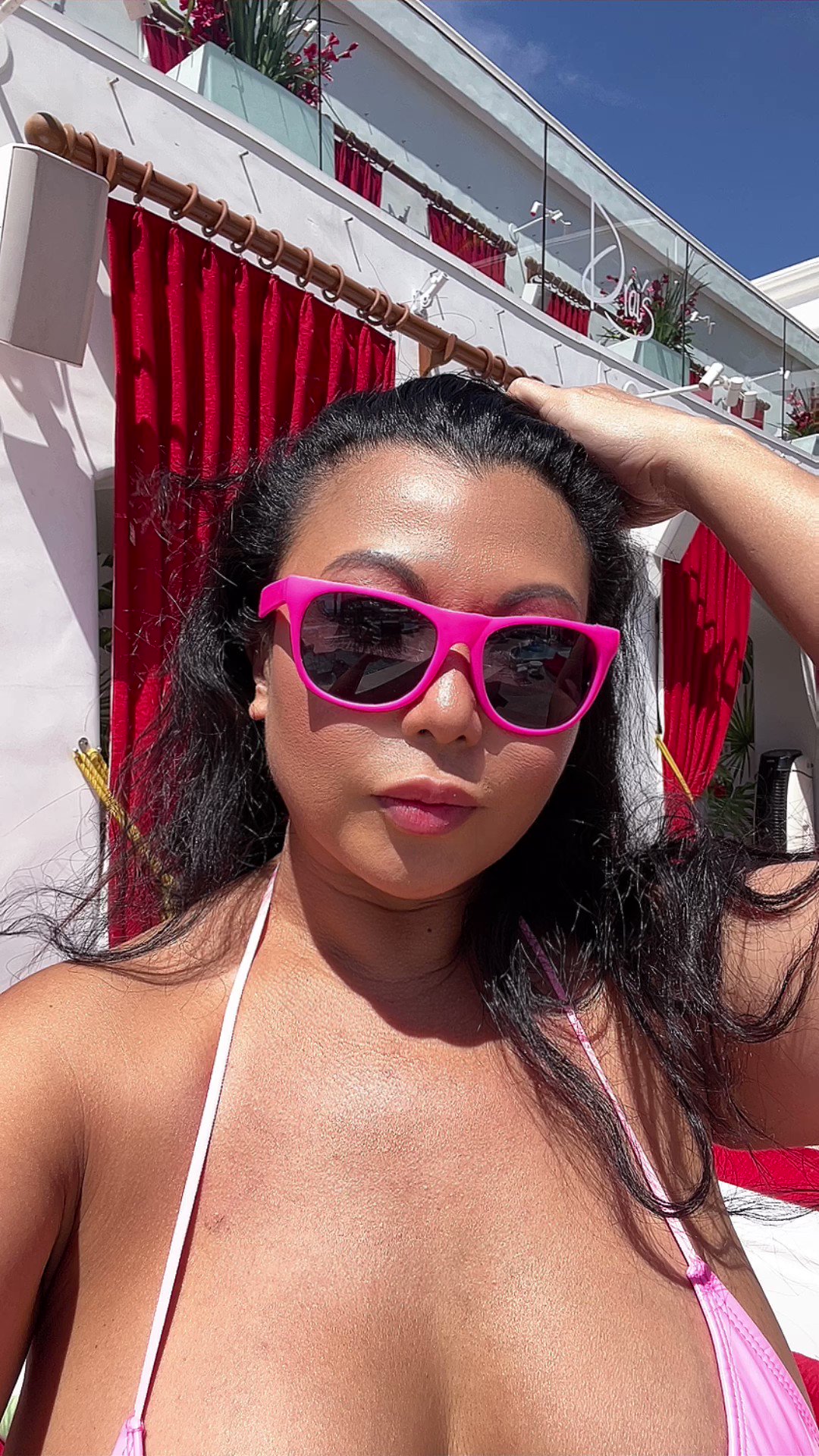 Krystal Davis on Twitter: "Having a great time at a pool party!!!! Day