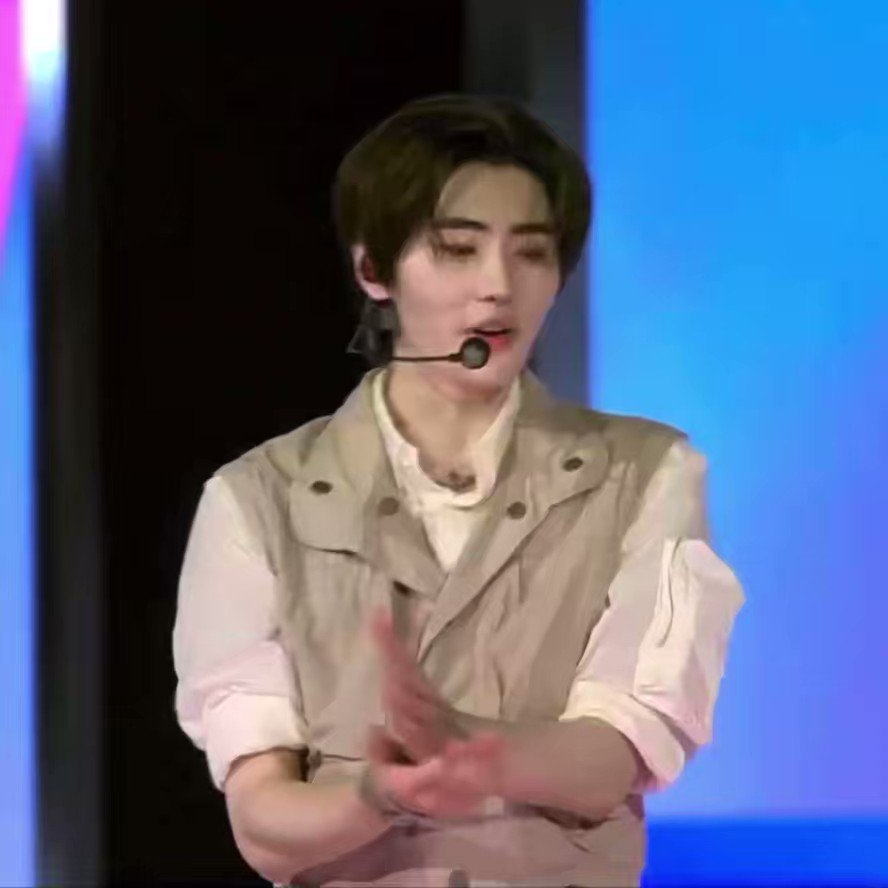 van on Twitter: "sunghoon speaking in english and the cute cheers ð¥º