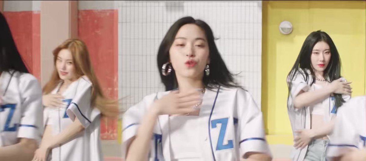 RT @lucytheleader: I need JYP to put those itzy baseball shirts up for sale as merch right tf now https://t.co/YkZaT8KM5n