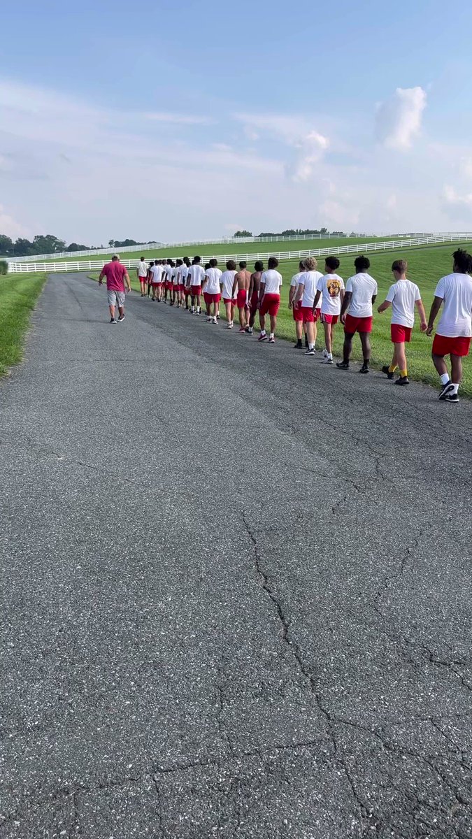 An amazing experience having the @CHCTouchdown out to Vignon Manor Farm , along with the 8U and 14U Emmorton Buccaneers Teams! Great workout , reflection , team building and KONA ICE!! #football #strengthandconditioning #sportperformance #Maryland #hillsfordays https://t.co/NBq1NhbkJa