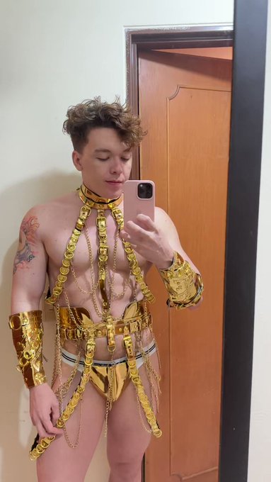 Adivina de que voy para halloween? https://t.co/MZwPHX8akw