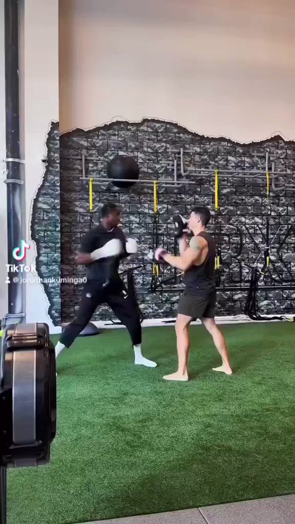 RT @GoIdenState: Kuminga learning how to box. Good idea since he’s teammates with Mike Tyson  https://t.co/cje7qnfxWU