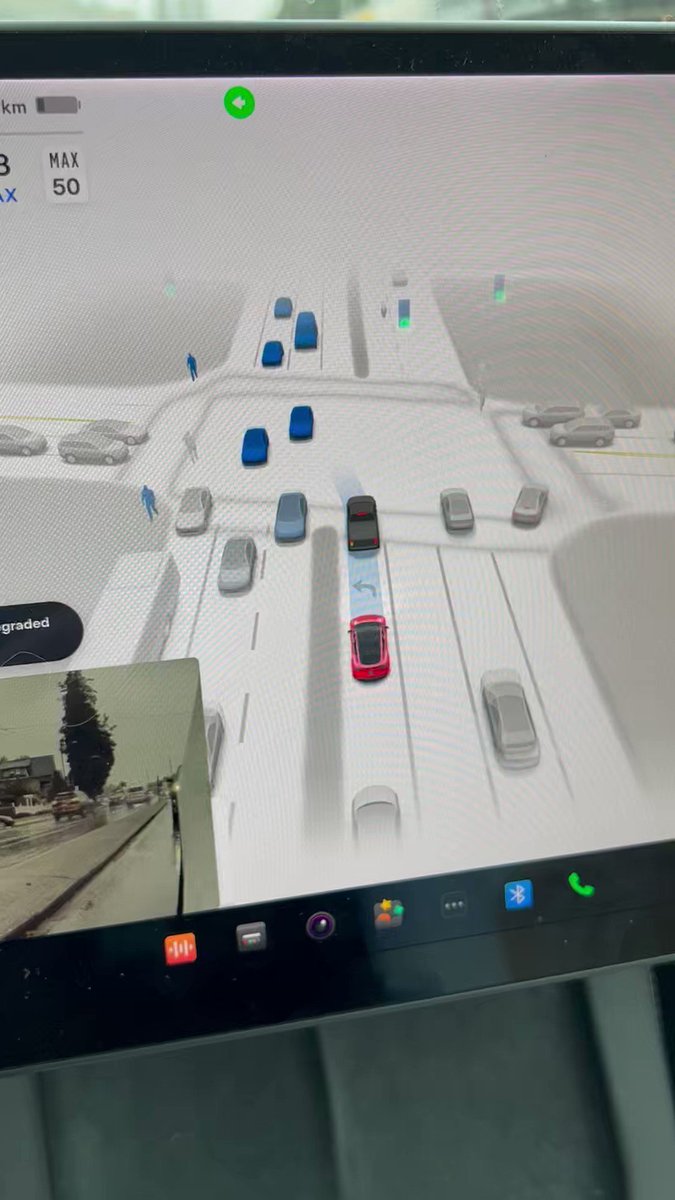 Crazy, tesla can see so many cars at the same time! $tsla worth $550 today https://t.co/qdO7LfI93f