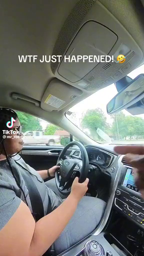 RT @Bornakang: Her intrusive thoughts kicked in lmao https://t.co/hLBK2hs43V