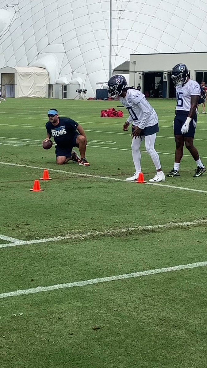 RT @benyarthur: DeAndre Hopkins in his first practice with the Titans: https://t.co/fx9g2n0jYr