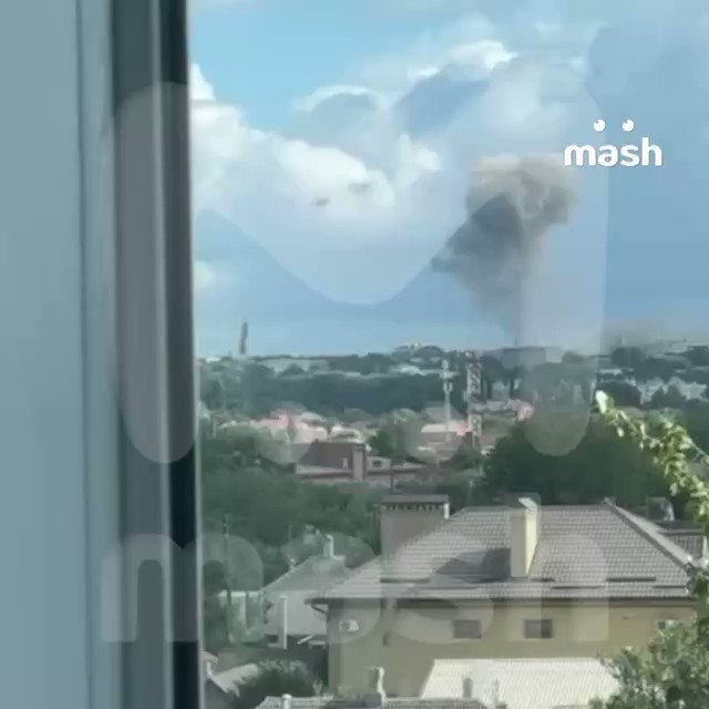 [情報] 俄羅斯塔甘羅格與亞速遭到不明襲擊