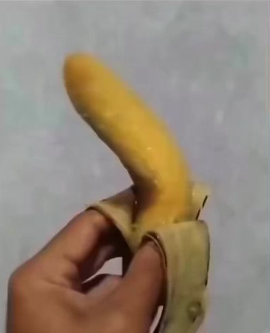 eu aceitaria chupar o cy do meu namorado mas jamais comeria uma banana assim https://t.co/JwTL0sfx0X