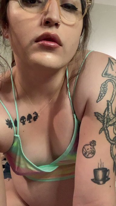 im so lonely who wants to use my mouth 🥺👉🏼👈🏼 https://t.co/bDVkCySIks