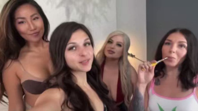 Today these lovely ladies broke my virginity of being girl/girl in the best way possible. My first FOURSOME