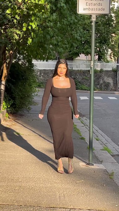 Yes I&rsquo;m wearing clothes sometimes😉 https://t.co/XL9cKKE82j