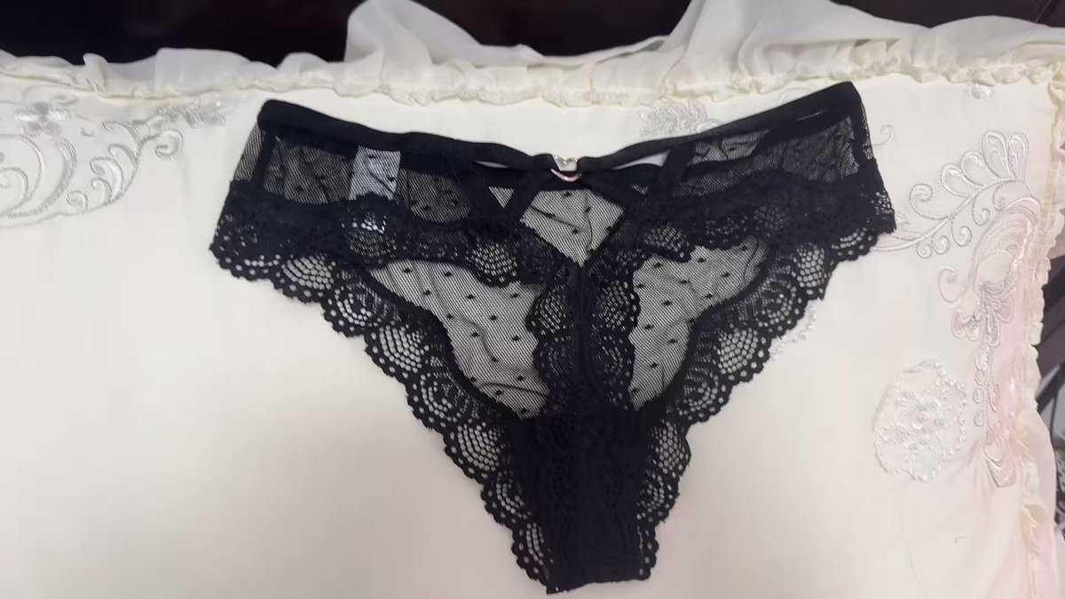 穿着阳具内裤出门    