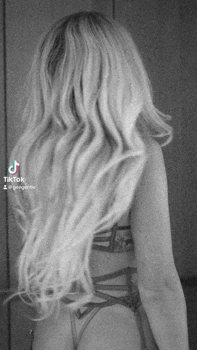 Staring contest 😏 https://t.co/5Vx1yfyHU9<a href="/tag/linkinbio"class="tags"><span>#linkinbio</span></a>