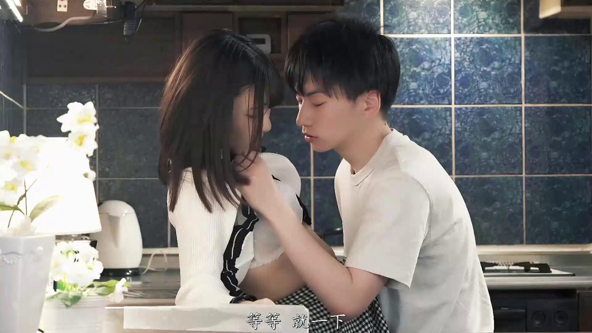 「长视频」近两年乱仑巅峰作品!!
俊男配靓女! 姐姐叫弟弟帮忙按摩结果擦枪走火从此一发不可收拾~
全系列完整版在评论区