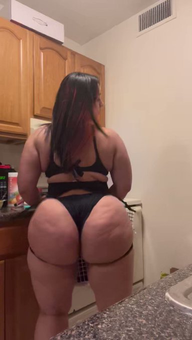 Wyd if I cook your dinner in this? https://t.co/lrsJk3U3uy