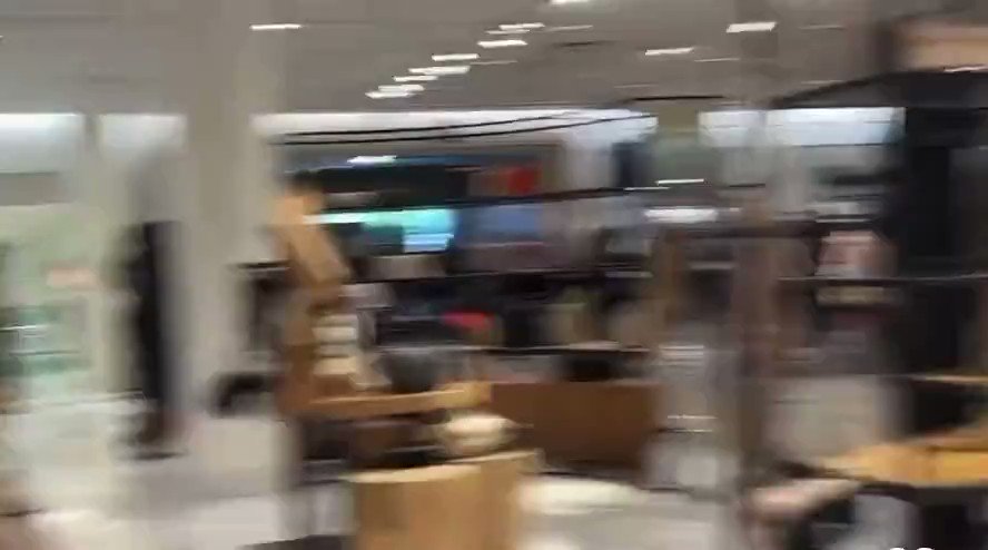 Oli London on X: Mob of teens ransack a Nordstrom at Westfield Topanga,  California. Over the last week, viral videos have shown dozens of stores  being hit across the state from Gucci