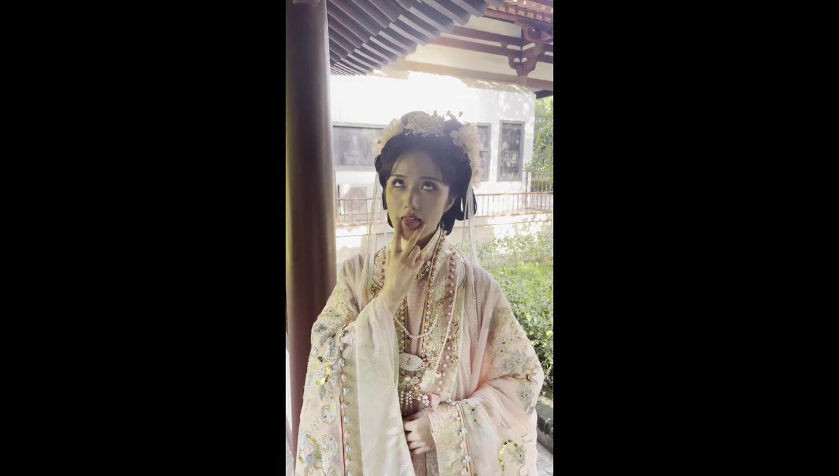 🌺精选系列 NO:048🌺
网红汉服模特【焕儿】大合集
清纯靓丽下反差婊母狗 自慰露出浪的一逼 金主爸爸爆肏内射 结尾彩蛋
投稿💌:
#日理万姬
