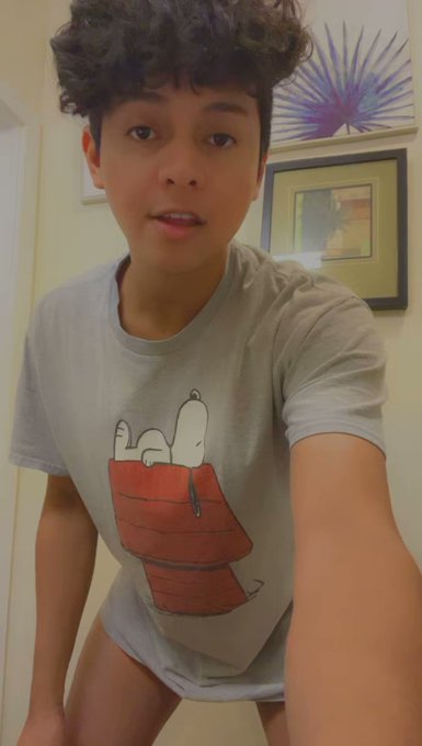 My duck wants to come out 🥵 https://t.co/u8Ihiy2q2v