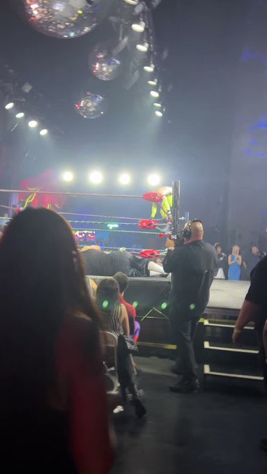 2 pic. Guys I went to @LuchaVaVOOM last night and had a blast. Not only hysterical but was dope to see