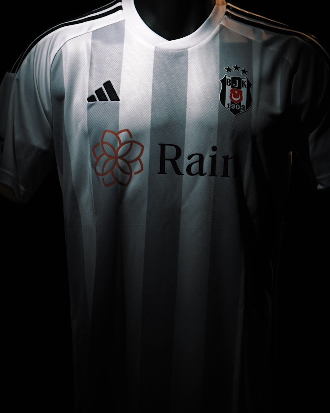 Beşiktaş JK on X: Gaziantep FK maçında beyaz forma ve siyah şort ile sahadayız. 🦅 #BJKvGFK