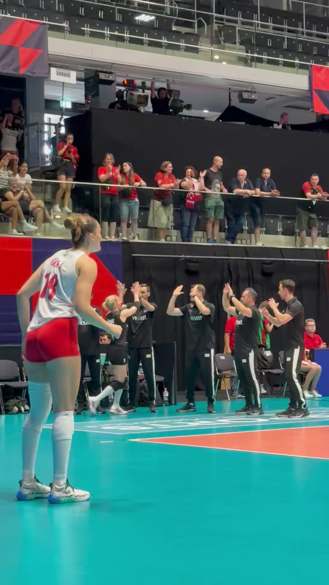 Zehra GunesZehra Güneş viral video sensation