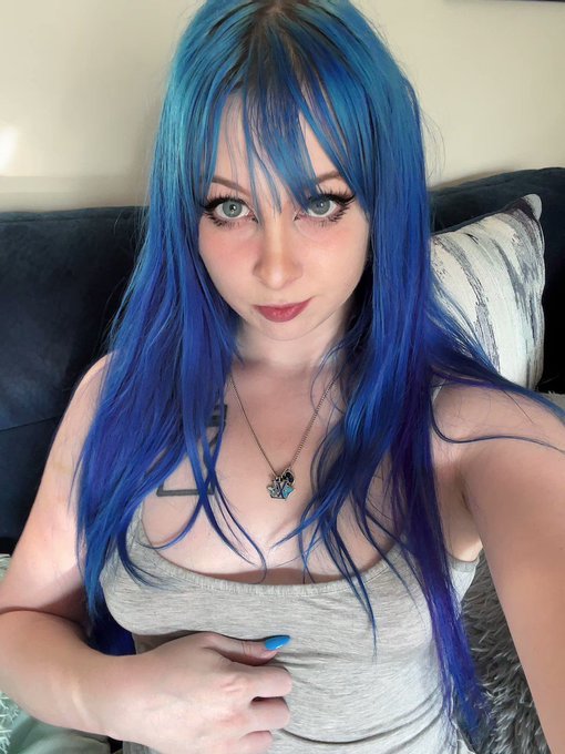 Should I pull it down further in your DM’s?🤭 https://t.co/qBLA2GsquL