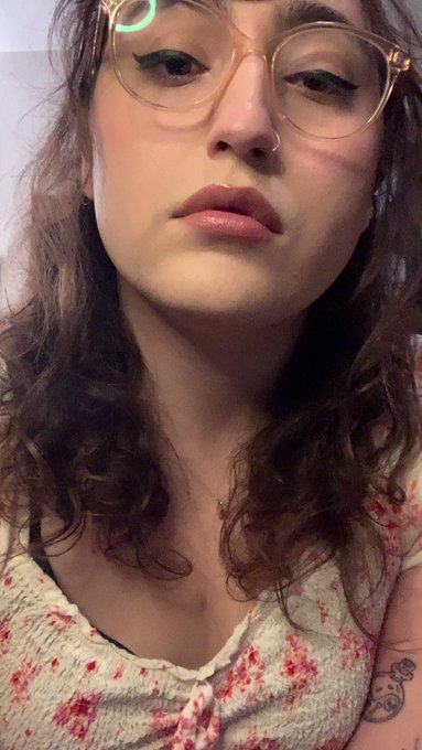 open wide for mommy 💕 https://t.co/uR269OEXmV