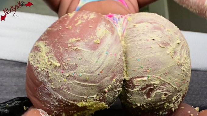 Shawty ain&rsquo;t got just a cake, she got a whole bakery 🎂 🍰 https://t.co/DEI5u4fJPc<a href="/tag/virgoszn"class="tags"><span>#virgoszn</span></a>