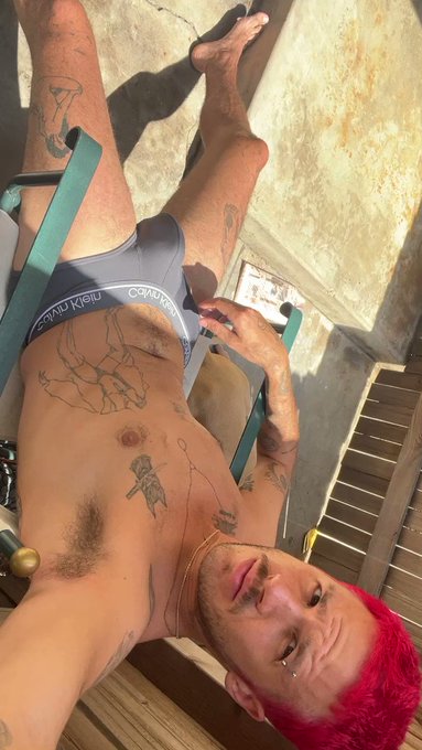 Get down there and get me bricked. https://t.co/jLWKIHVHZt