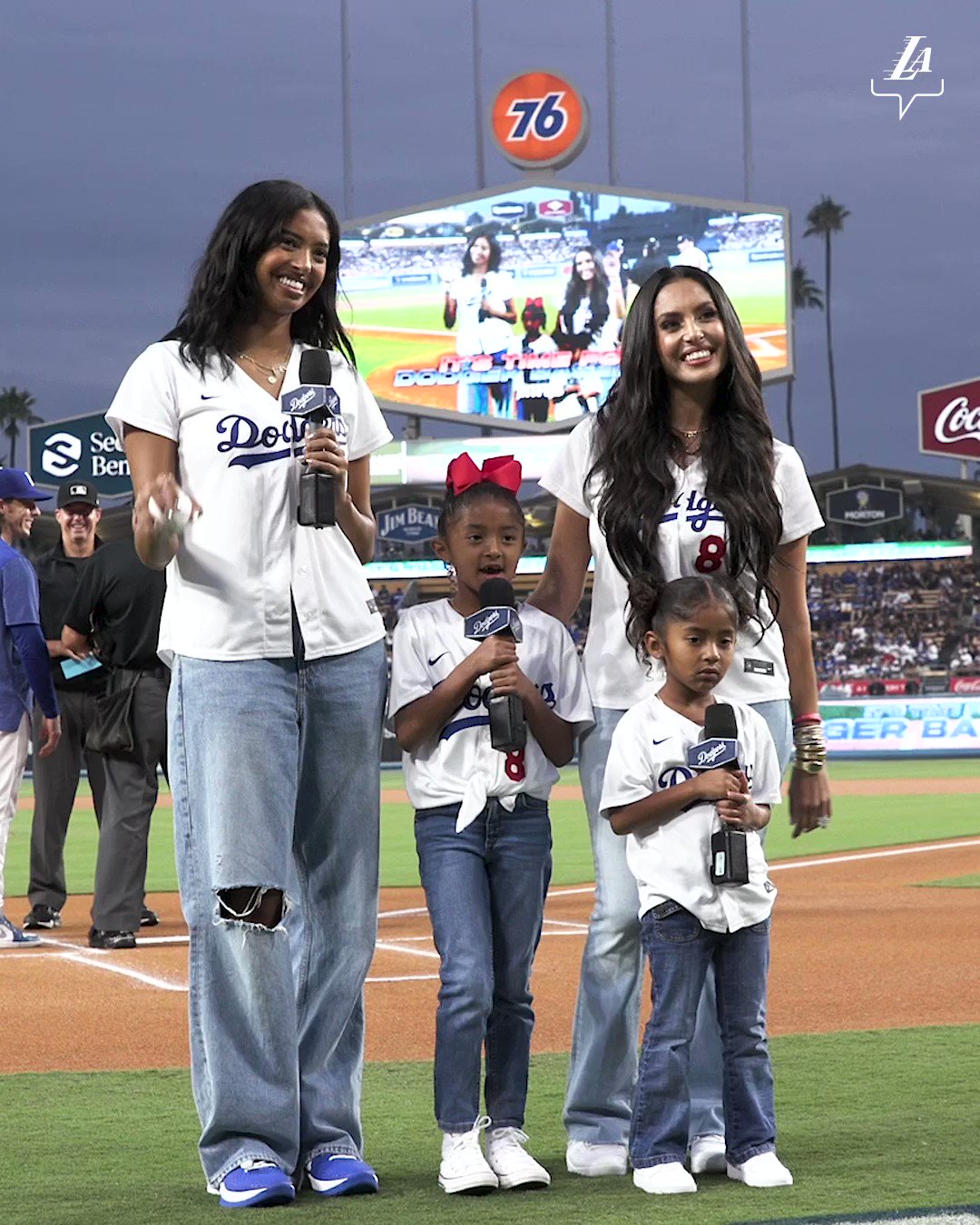 Hoop Central on X: The Bryant family at the Dodgers game tonight. 🙏❤️  (via @Lakers)  / X
